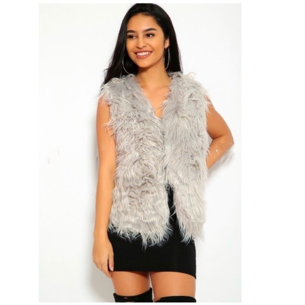 Sexy Grey Sleeveless Shaggy Faux Fur Vest Sz- M/L